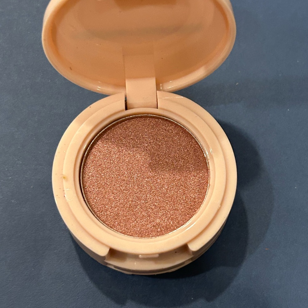 Cream Eyeshadow - Picture 2 of 5